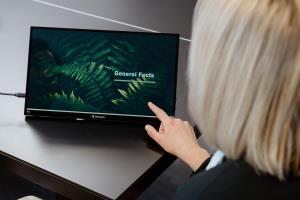 Portable Touchscreen Monitor 15.6in Ultra HD 4k