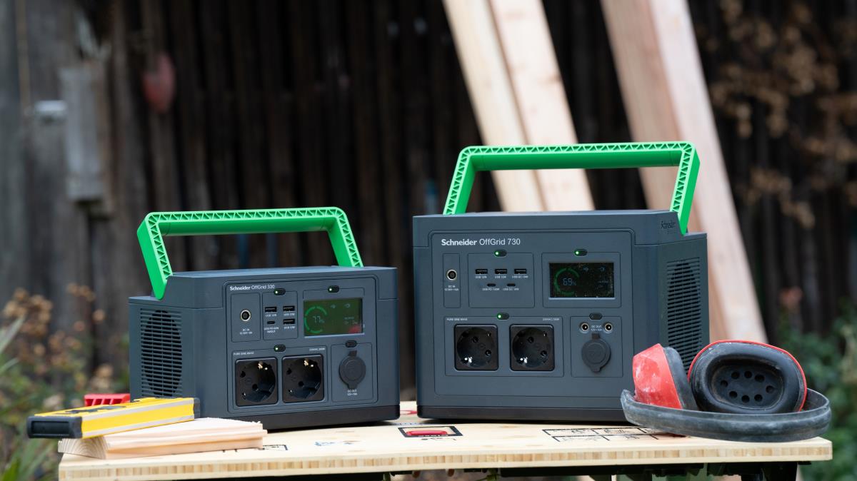 APC SE OffGrid Portable Power Station 330 - Li-Ion accu, LCD, 2x stopcontact, 3x USB-A, 1x USB-C, 1x 12V, draadloze lader